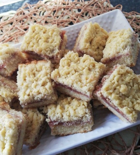 Hungarian Tart Grated Jam Biscuit: A Traditional Sweet Delight c3bb1debceecaf3d66ecf083761b325e